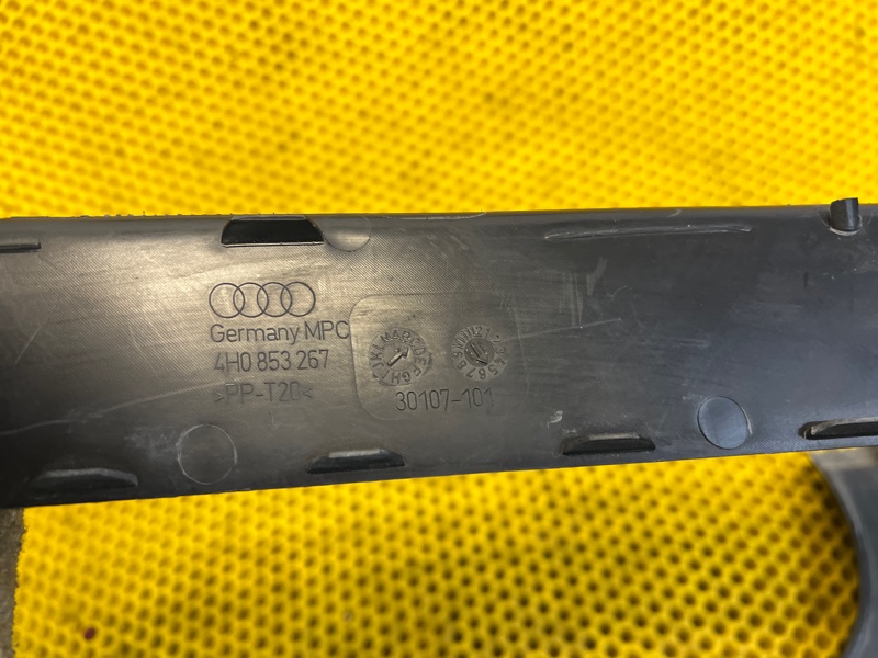 Водосток Audi A8 2012 D4