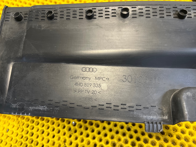 Накладка крыла Audi A8 2012 D4