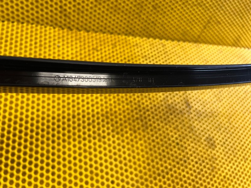 Направляющая стекла Mercedes-Benz GL-Class 2008 X164