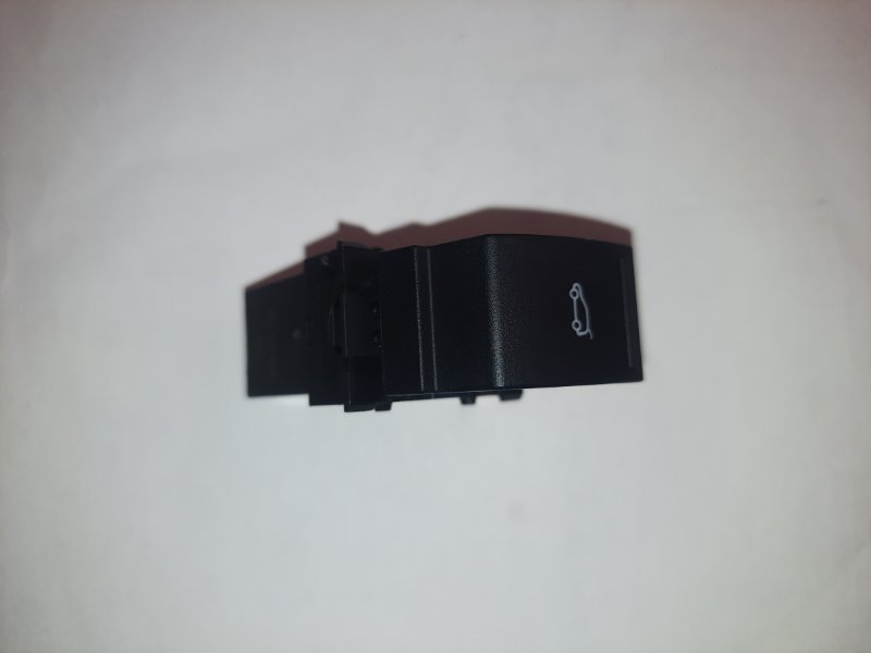 Кнопка открывания крышки багажника Volkswagen Touareg 2011 7P
