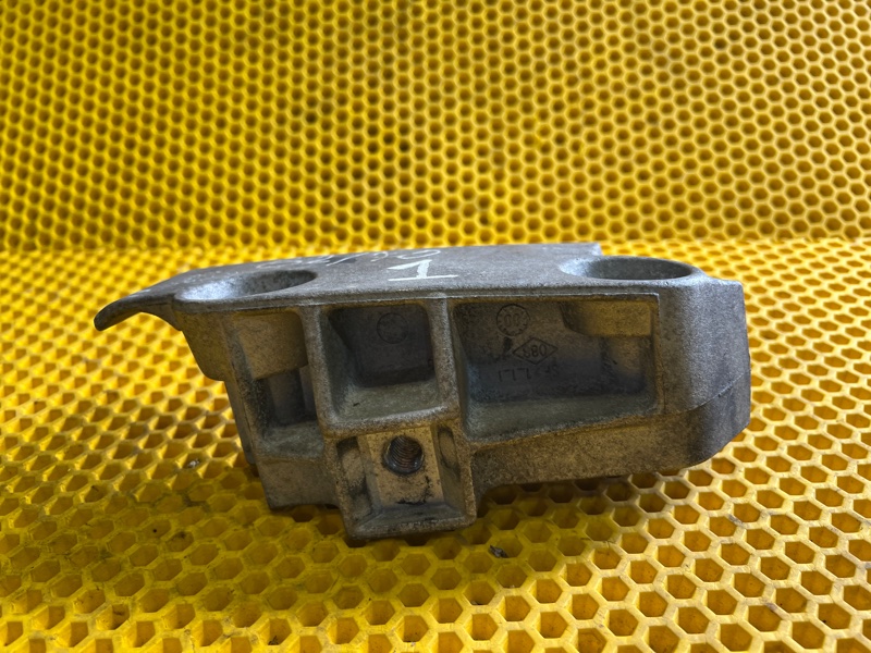 Кронштейн двигателя Renault Laguna 1