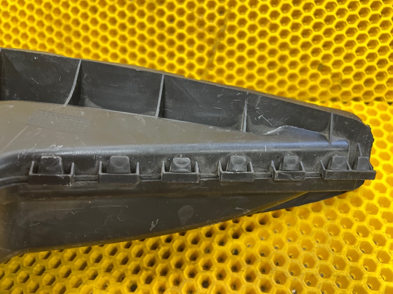 Воздуховод Volkswagen PASSAT 2003 B5