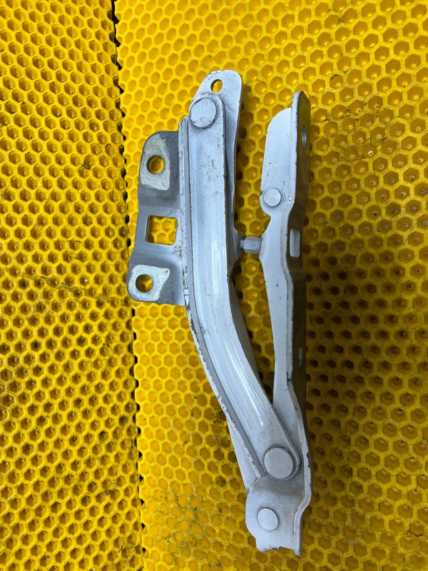 Петля капота Omoda C5 2023
