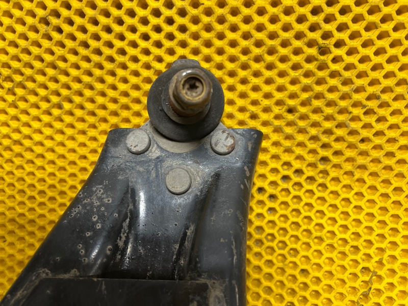 Рычаг подвески нижний Renault Duster 2008 - 2012