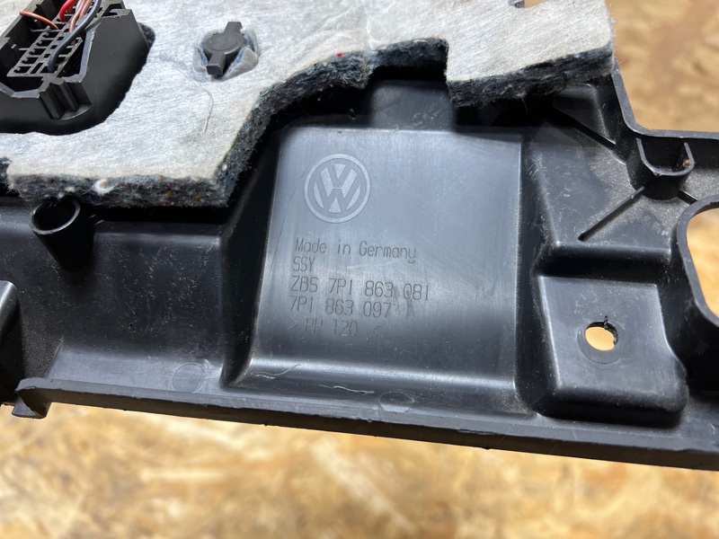 Накладка торпеды Volkswagen Touareg 2011 7P