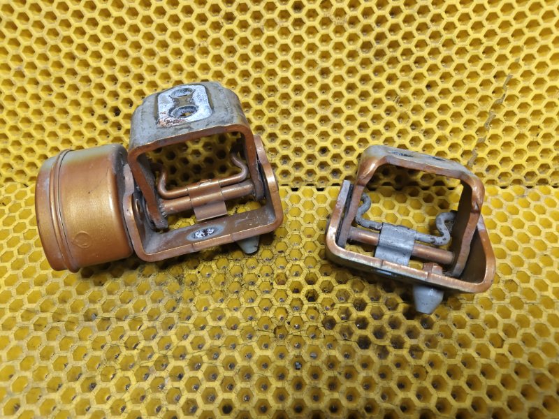 Петля двери Peugeot 207 2008 WC