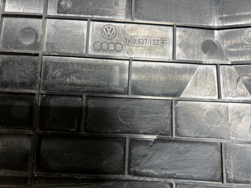 Крышка блока предохранителей Volkswagen Passat CC 2010 Седан