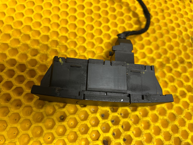 Кнопка курсовой устойчивости Volkswagen Touareg 2007 7L6