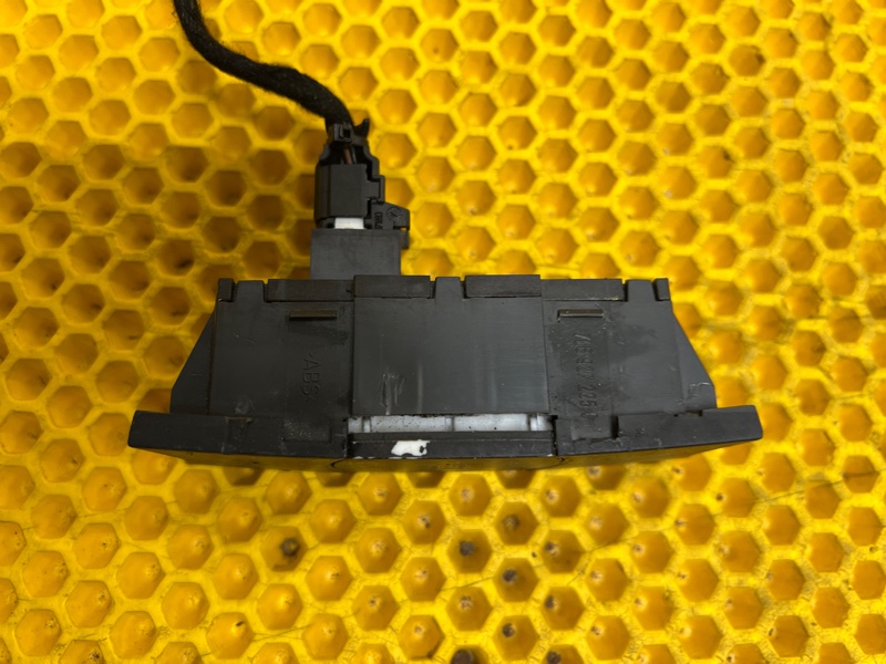 Кнопка курсовой устойчивости Volkswagen Touareg 2007 7L6