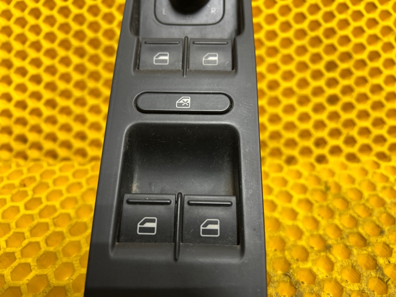 Блок управления стеклоподъемниками Volkswagen Passat CC 2010 Седан