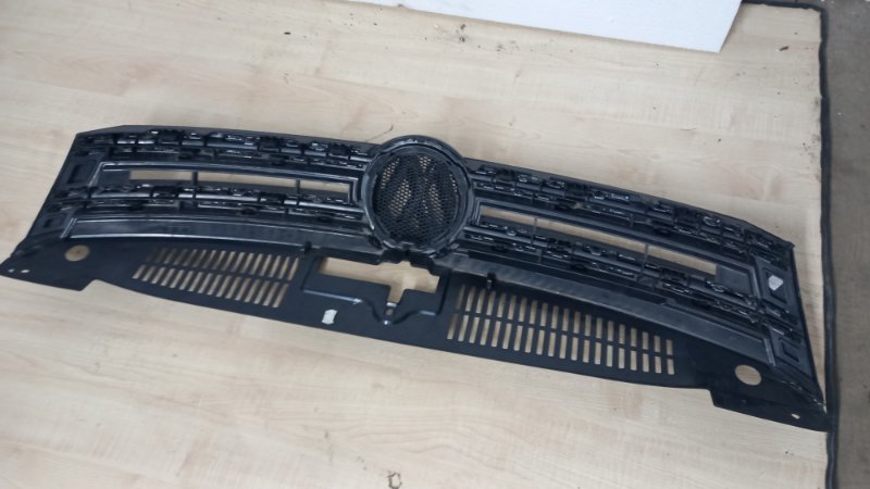 Решетка радиатора Volkswagen Tiguan