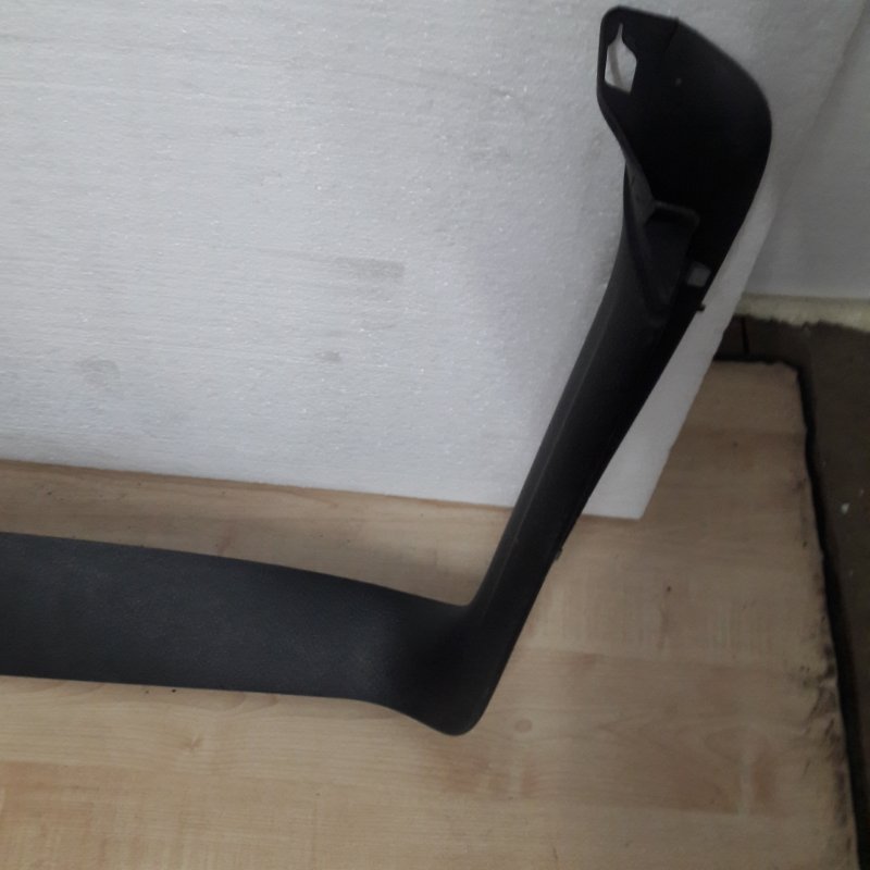 Обшивка крышки багажника Volkswagen Touareg 2011 7P