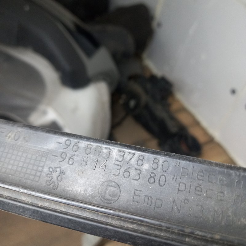 Кронштейн Peugeot 308