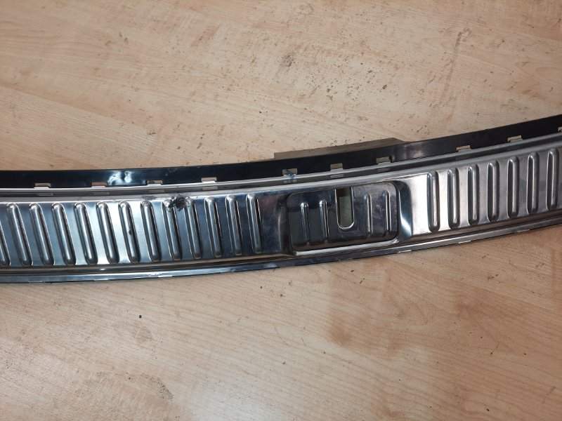 Накладка замка багажника Volkswagen Touareg 2011 7P