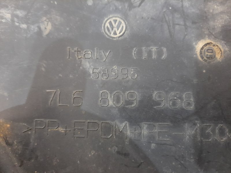 Пыльник двигателя (защита) Volkswagen Touareg 2007 7L6