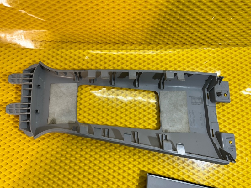 Накладка стойки Omoda C5 2023