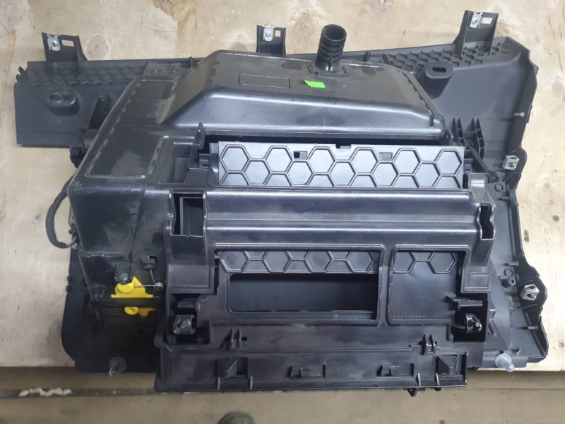 Бардачок Volkswagen Touareg 2011 7P