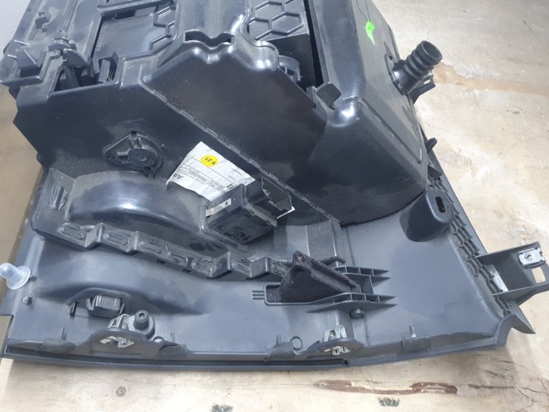 Бардачок Volkswagen Touareg 2011 7P
