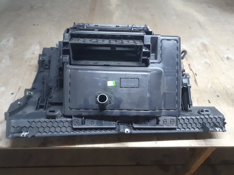 Бардачок Volkswagen Touareg 2011 7P