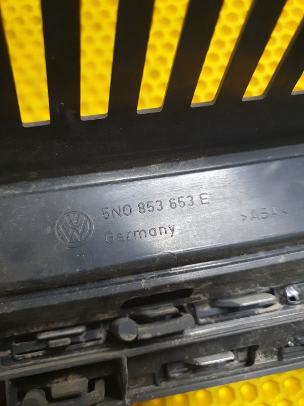 Решетка радиатора Volkswagen Tiguan