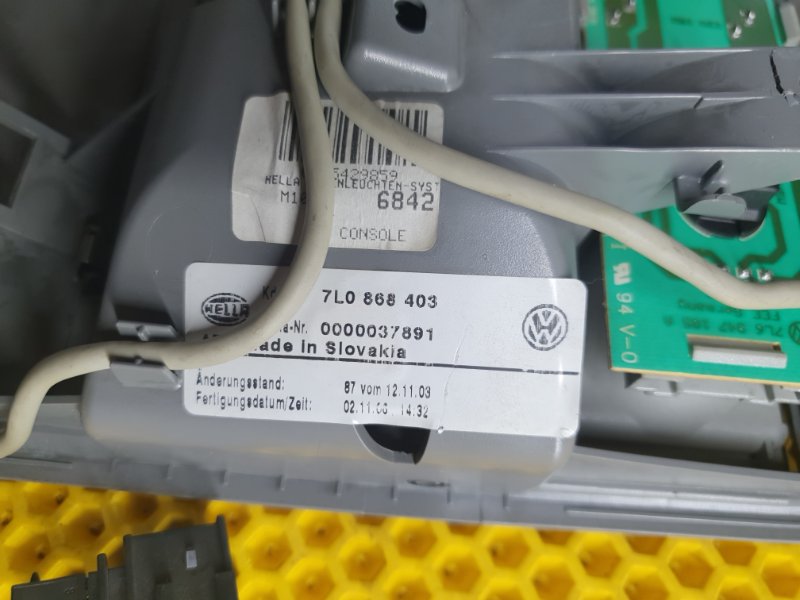 Плафон салонный центральный Volkswagen Touareg 2007 7L6
