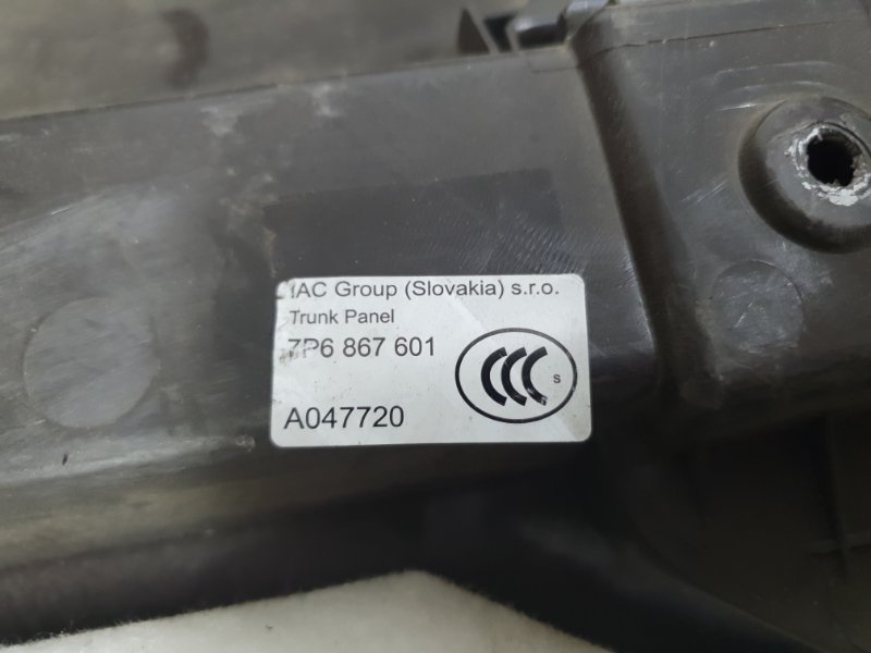 Обшивка крышки багажника Volkswagen Touareg 2011 7P