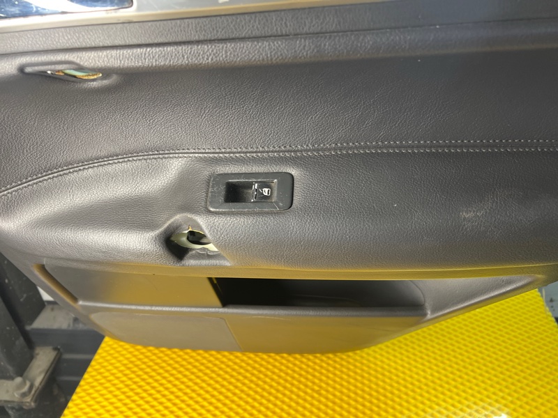 Обшивка двери (карта) Volkswagen Touareg 2003 7L6