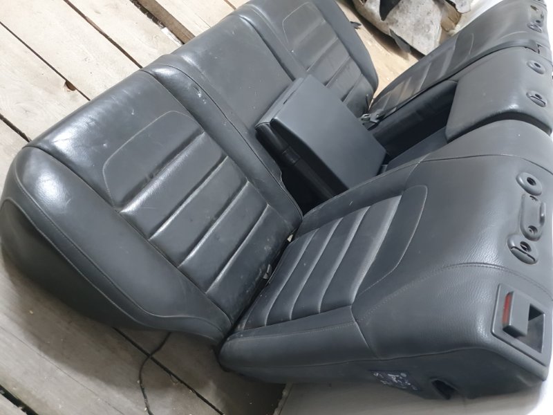 Задний диван Volkswagen Touareg 2008 7L6