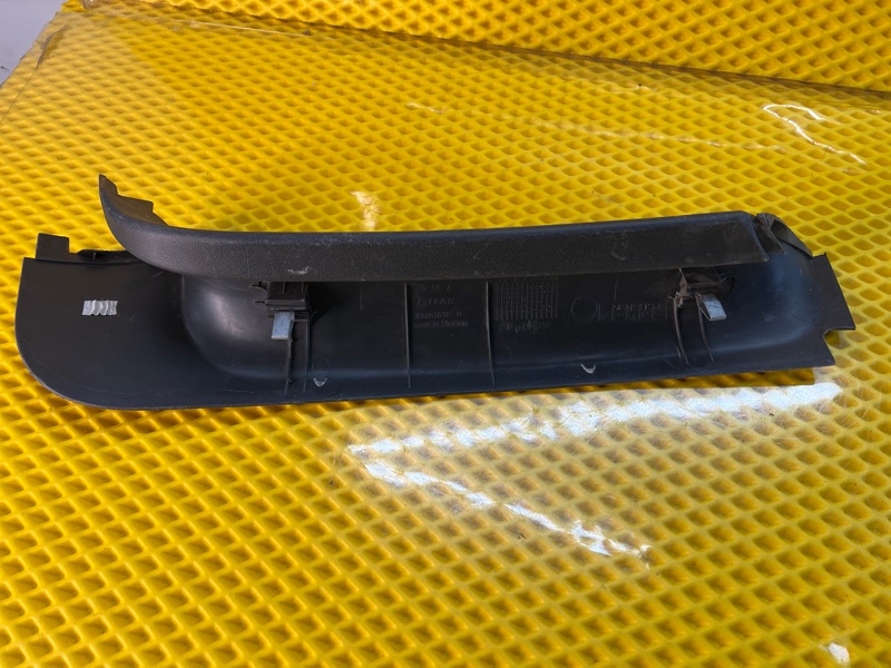 Обшивка крышки багажника Volkswagen Touareg 2006 7L6