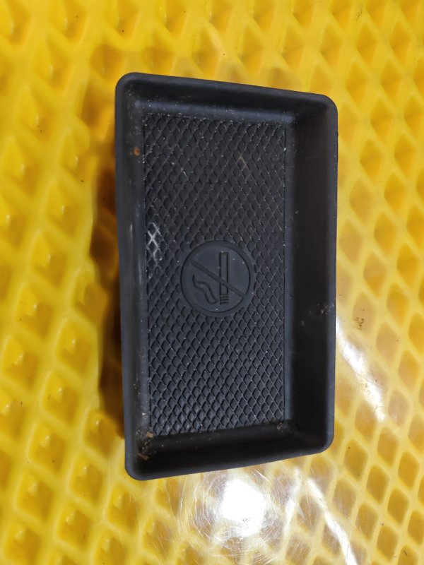Пепельница Mercedes-Benz C-Class 2010 W204