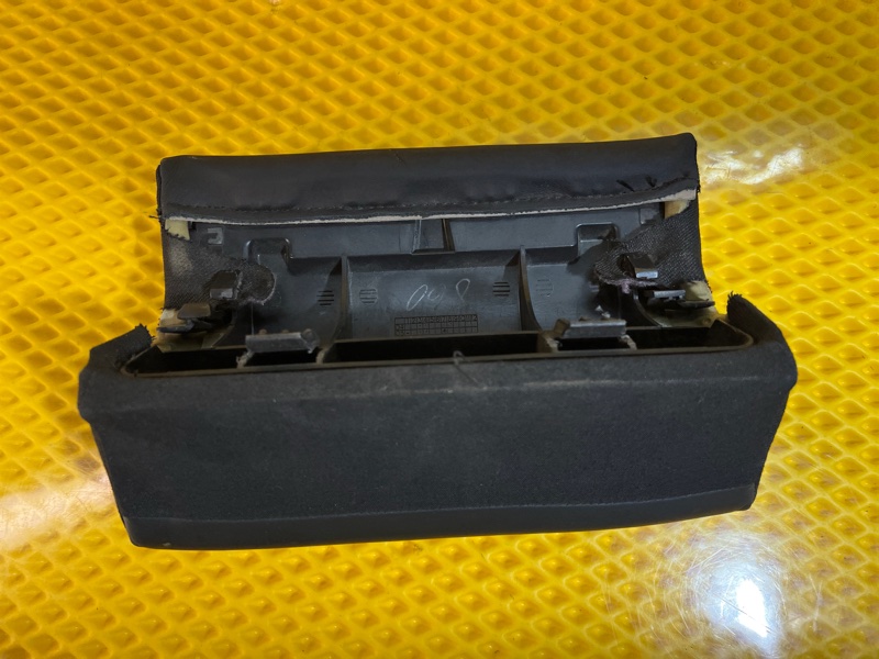 Подголовник задний Mercedes-Benz S-Class W221