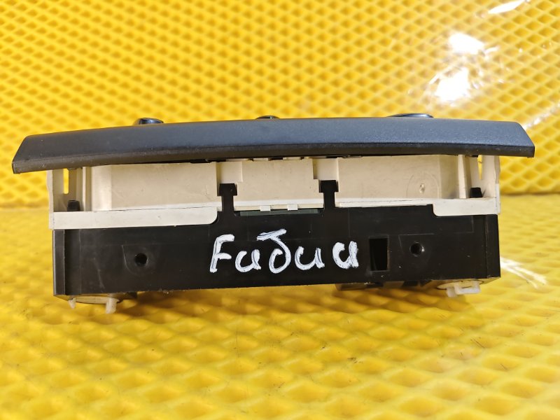 Блок управления отопителем Skoda Fabia 5J2