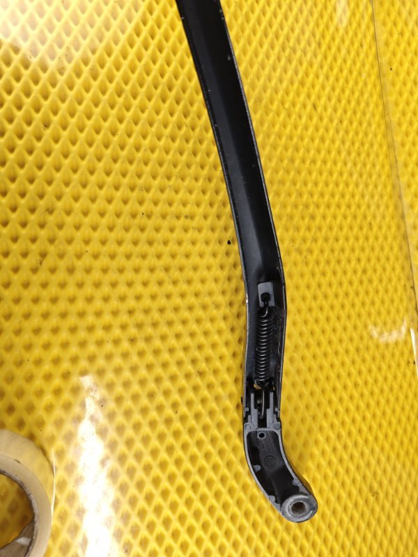 Поводок стеклоочистителя Porsche Cayenne 2008 957