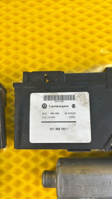 Моторчик стеклоподъемника Volkswagen Touareg 2003 7L6