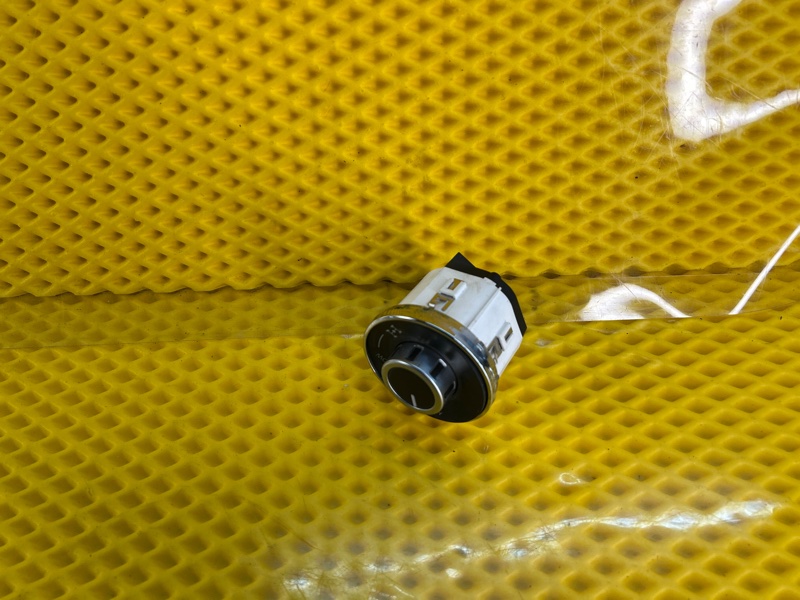 Кнопка блокировки дифференциала Volkswagen Touareg 2003 7L6