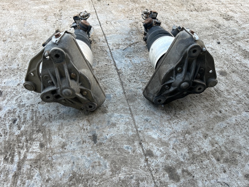 Пневмоамортизатор подвески Volkswagen Touareg 2003 7L6