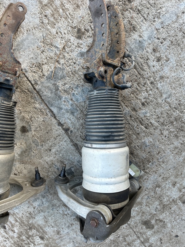 Пневмоамортизатор подвески Volkswagen Touareg 2003 7L6