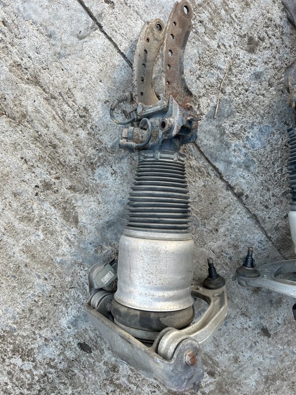 Пневмоамортизатор подвески Volkswagen Touareg 2003 7L6