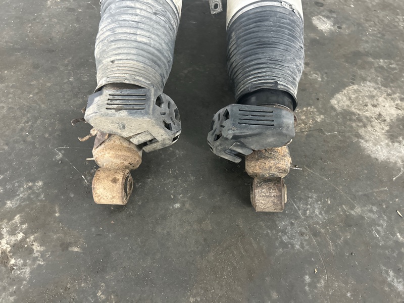 Пневмоамортизатор подвески Volkswagen Touareg 2003 7L6