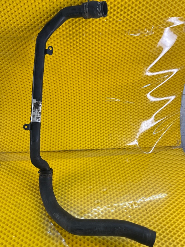 Патрубок системы охлаждения Volkswagen Touareg 2003 7L6