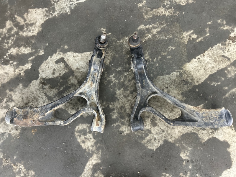 Рычаг передний нижний Volkswagen Touareg 2003 7L6