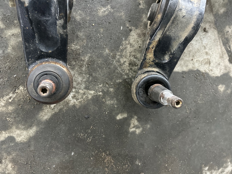 Рычаг передний нижний Volkswagen Touareg 2003 7L6