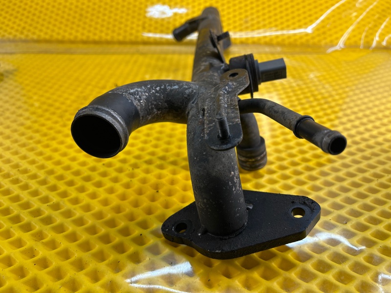 Трубка системы охлаждения Volkswagen Touareg 2003 7L6