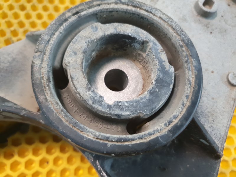 Кронштейн редуктора Mercedes-Benz S-Class W221