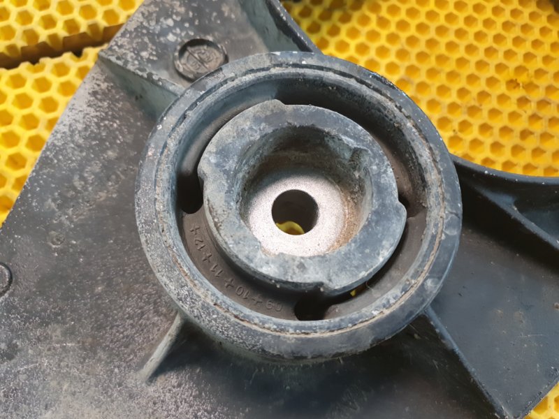 Кронштейн редуктора Mercedes-Benz S-Class W221