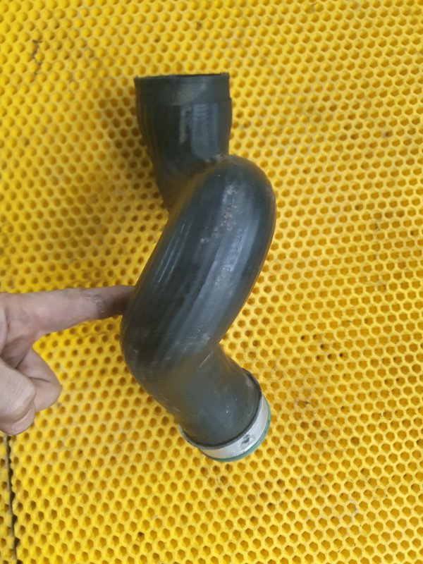 Патрубок интеркулера Volkswagen PASSAT 2004 B5