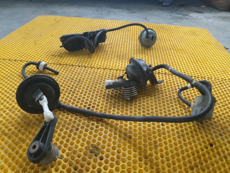 Клапан изменения геометрии впускного коллектора Volkswagen Phaeton 2005 3D2