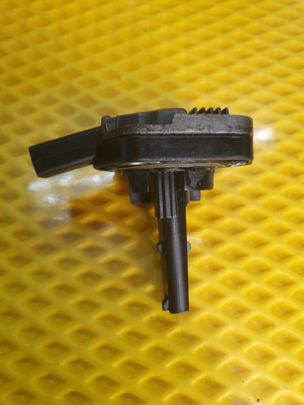 Датчик уровня масла SKODA Octavia 2009 A5