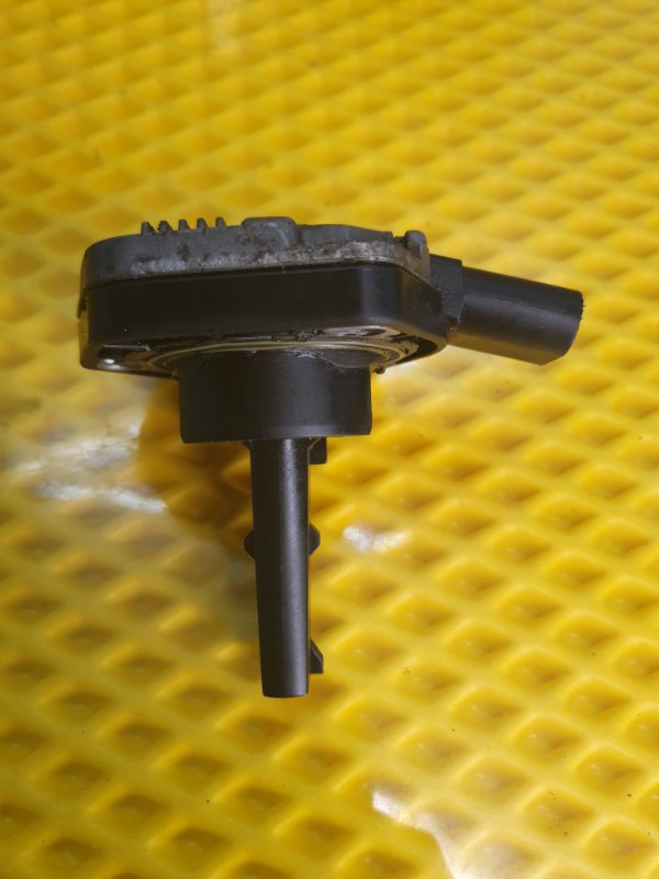 Датчик уровня масла SKODA Octavia 2009 A5