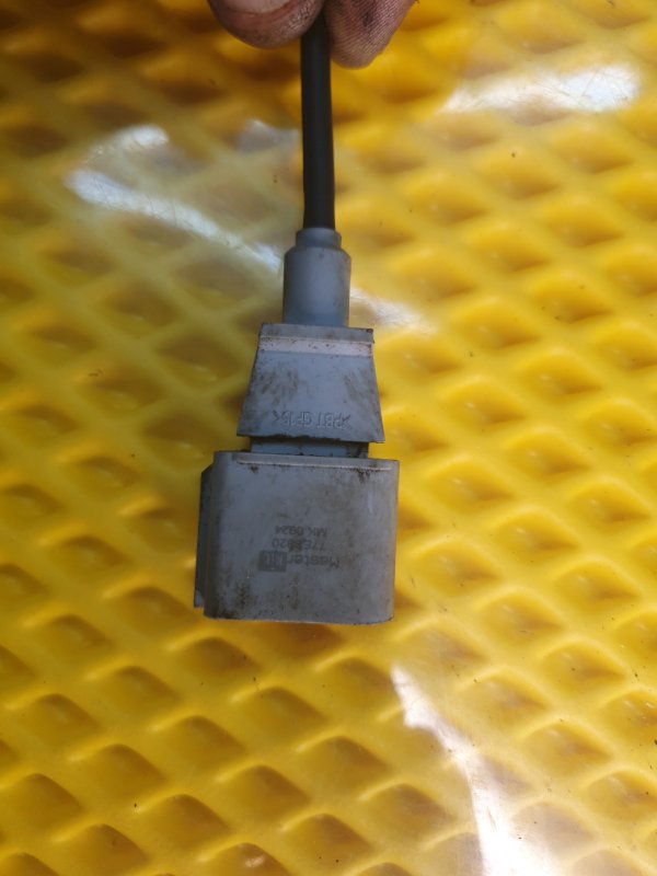 Датчик коленвала SKODA Octavia 2009 A5